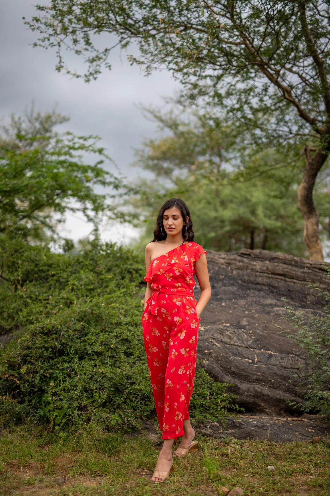 FLORAL ONE-SHOULDER JUMPSUIT