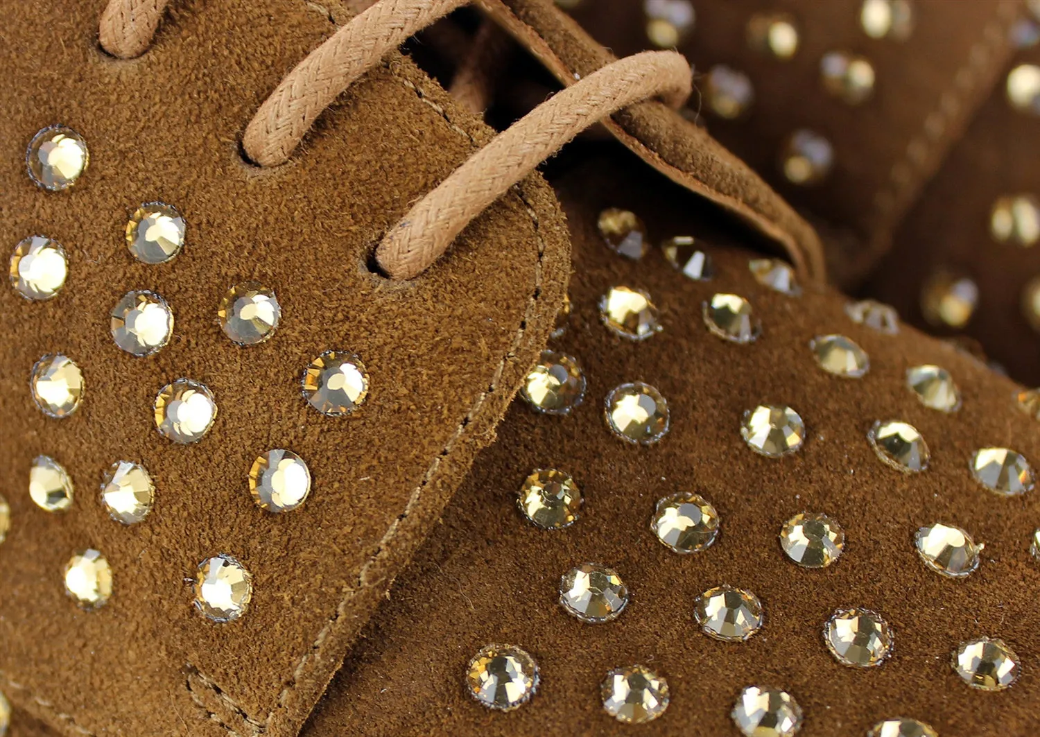 Luxrious Rivet Design Oxfords for Men