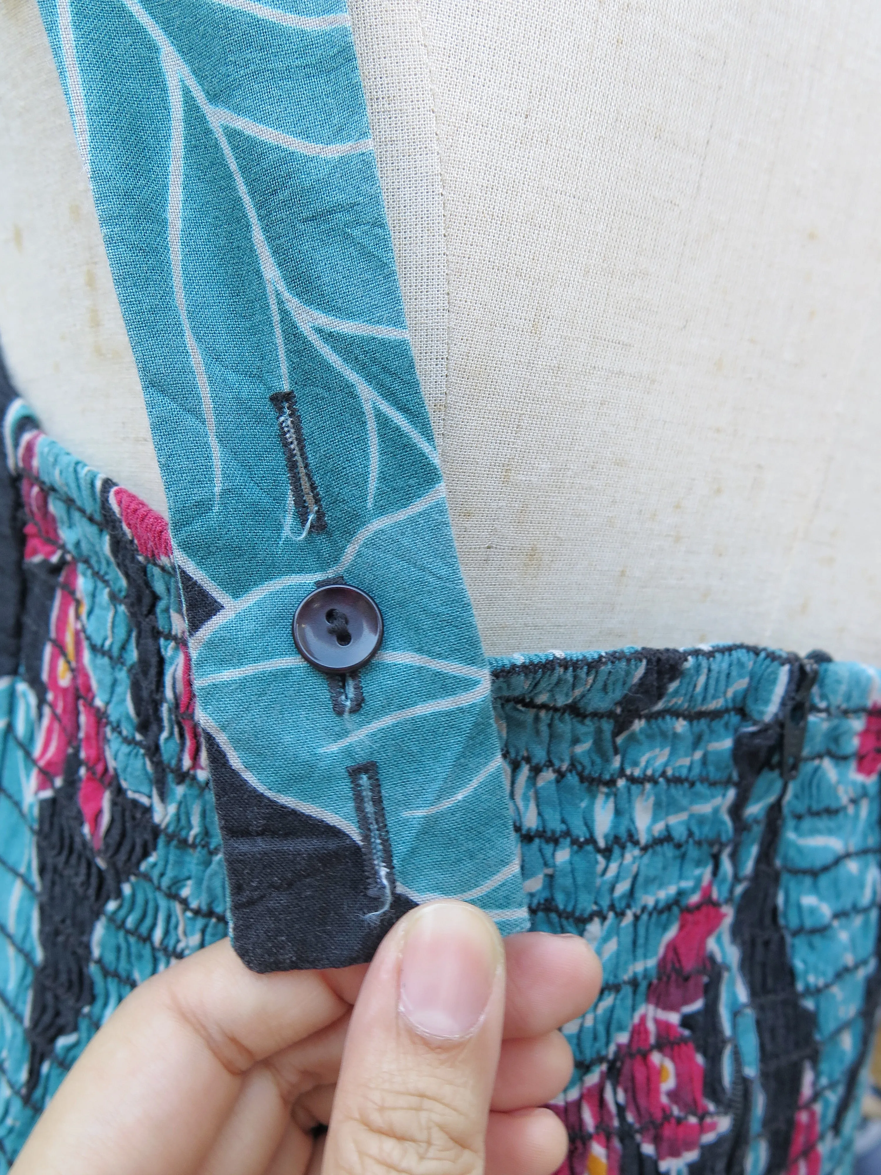 Maaike | Vintage 1970s 1980s Cruise-ship Tropical Holiday floral print Midi Dress