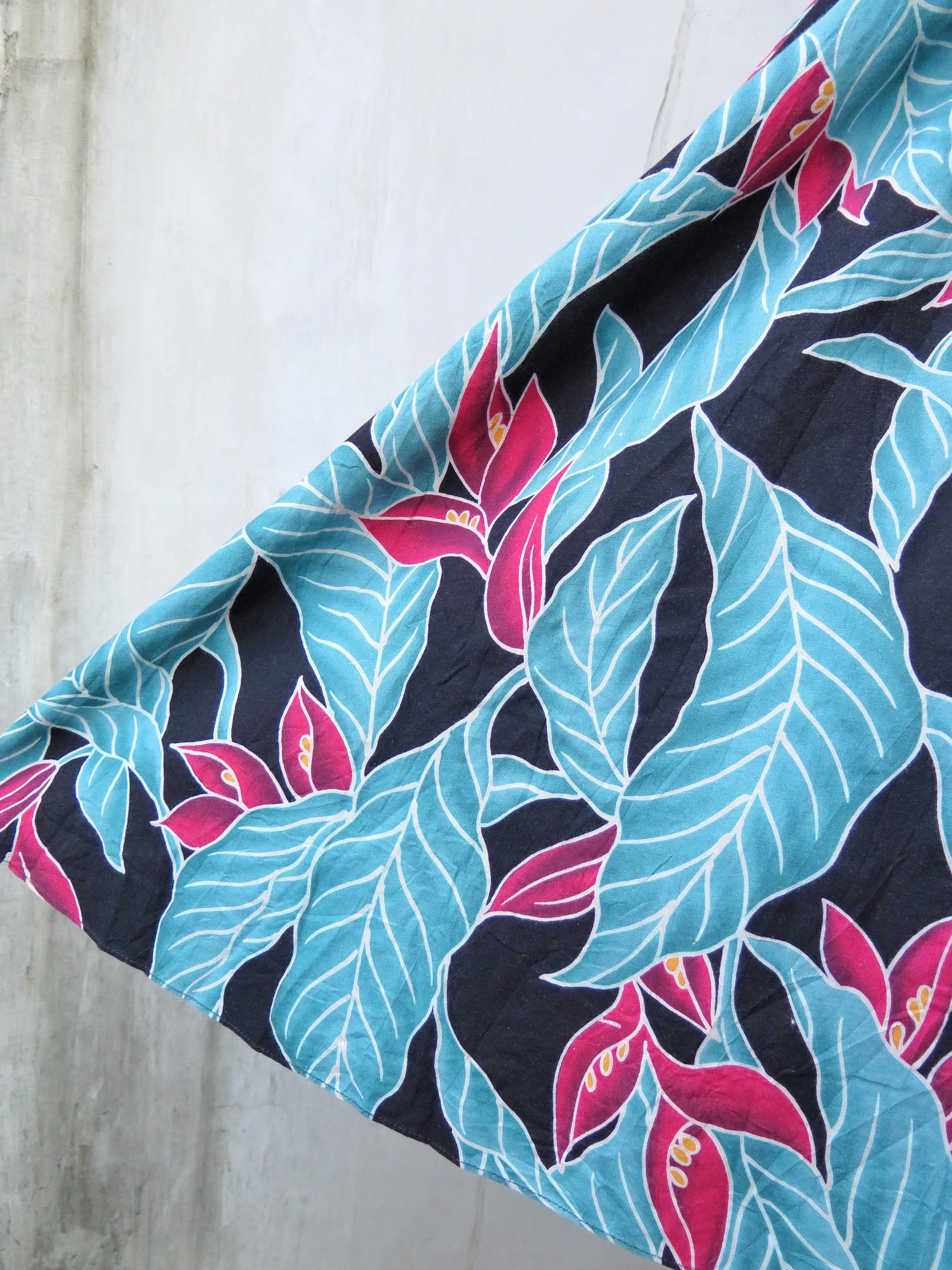 Maaike | Vintage 1970s 1980s Cruise-ship Tropical Holiday floral print Midi Dress