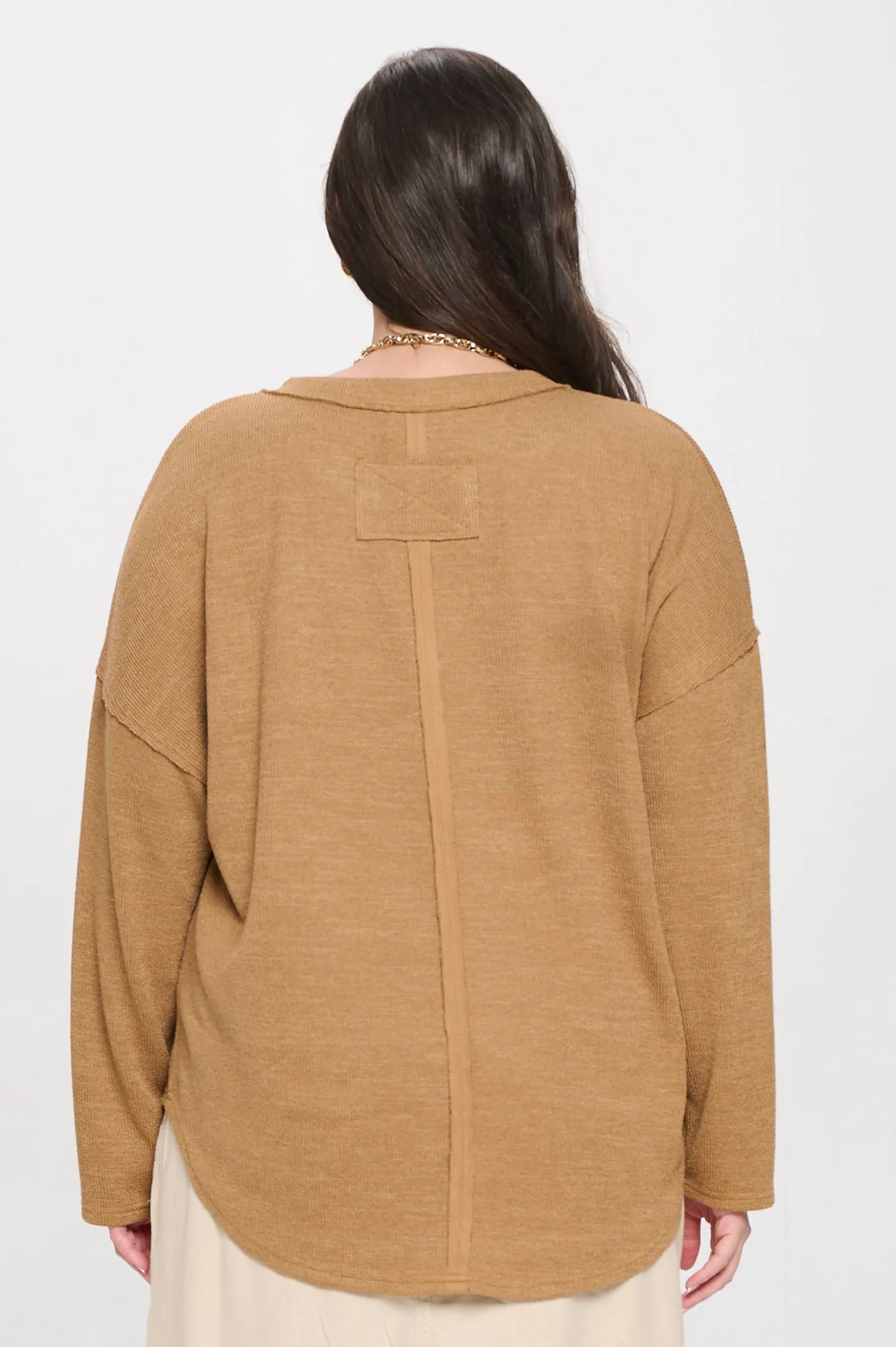 PLUS SOLID NOTCH NECK KNIT TOP