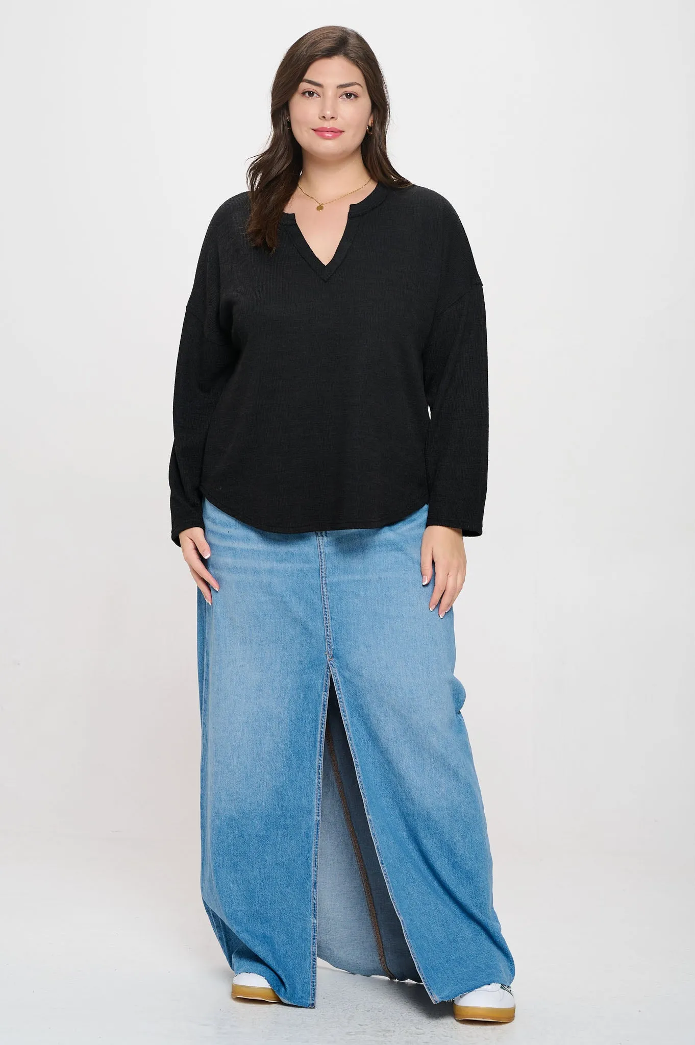 PLUS SOLID NOTCH NECK KNIT TOP