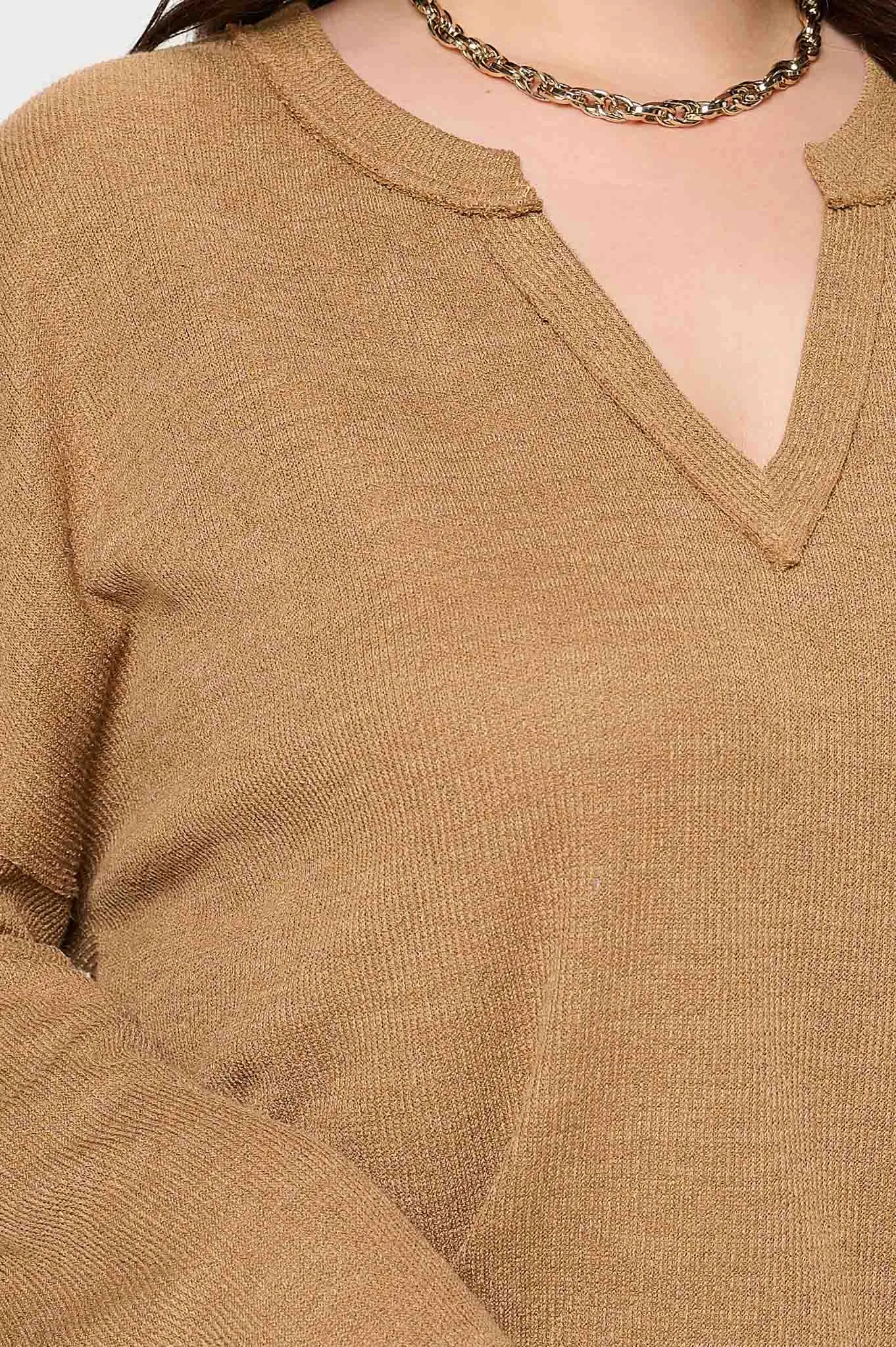 PLUS SOLID NOTCH NECK KNIT TOP