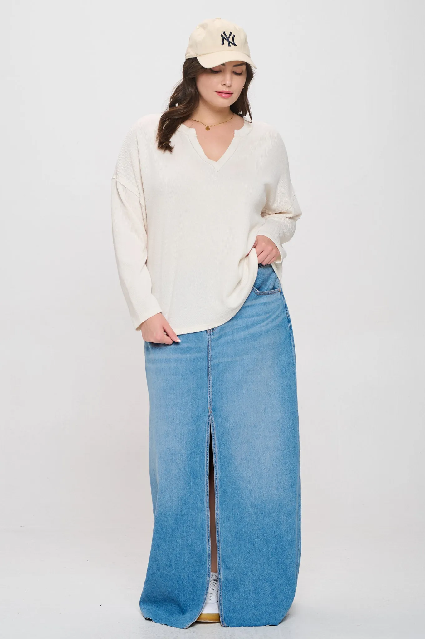 PLUS SOLID NOTCH NECK KNIT TOP