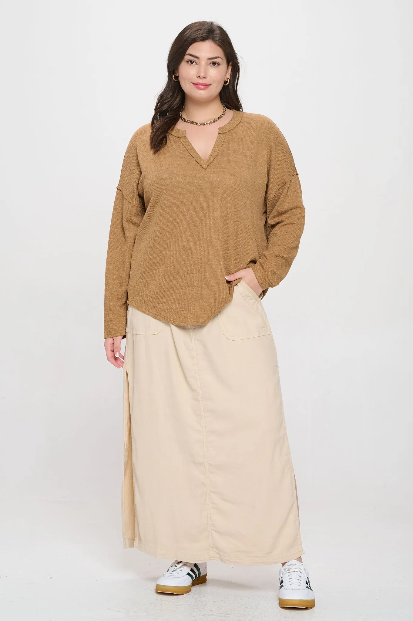 PLUS SOLID NOTCH NECK KNIT TOP