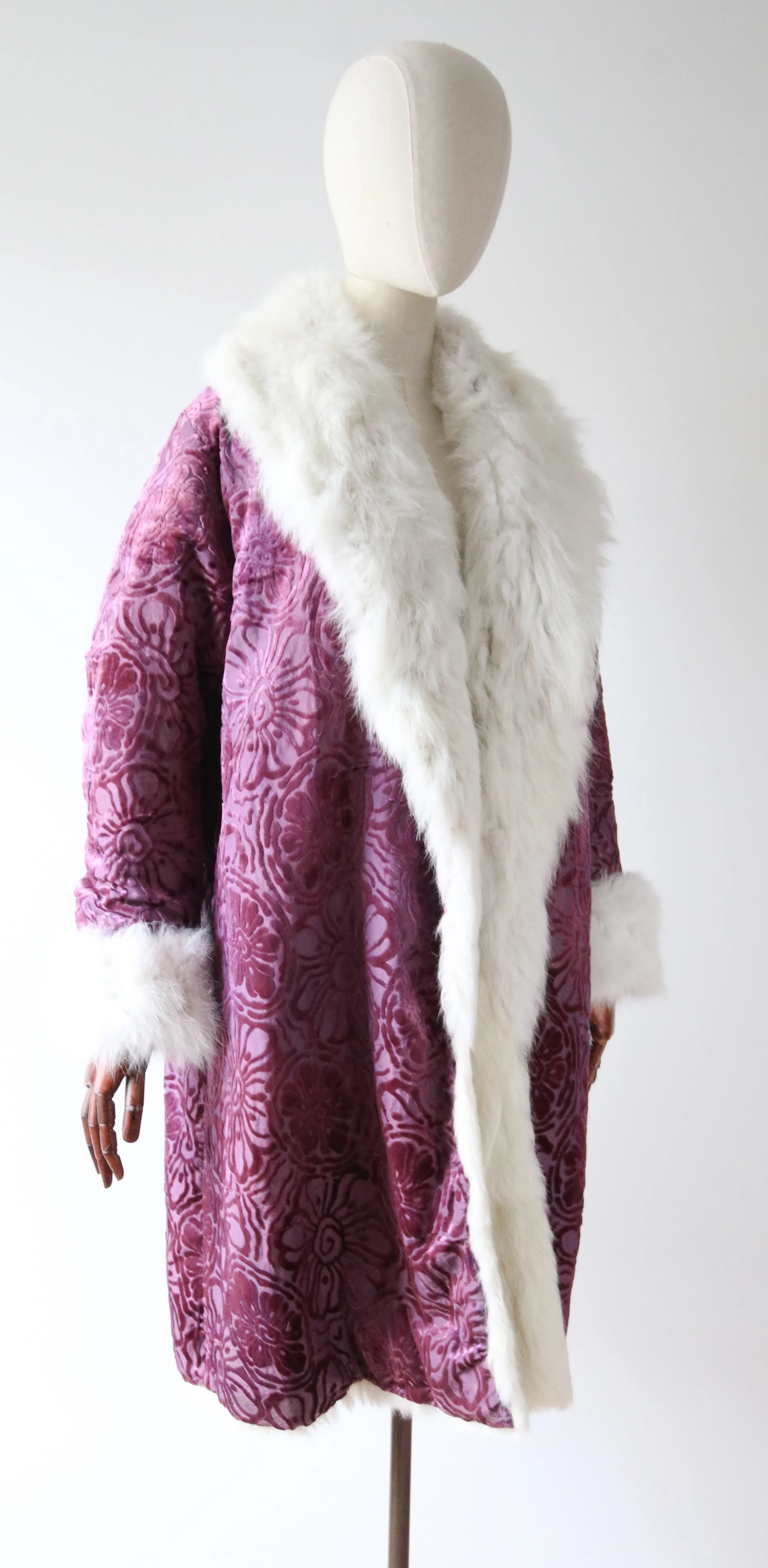 "Sumptuous Violet & Purple Devoré" Vintage 1920's Silk Devoré & Coney Lined Coat UK 8-10 US 4-6