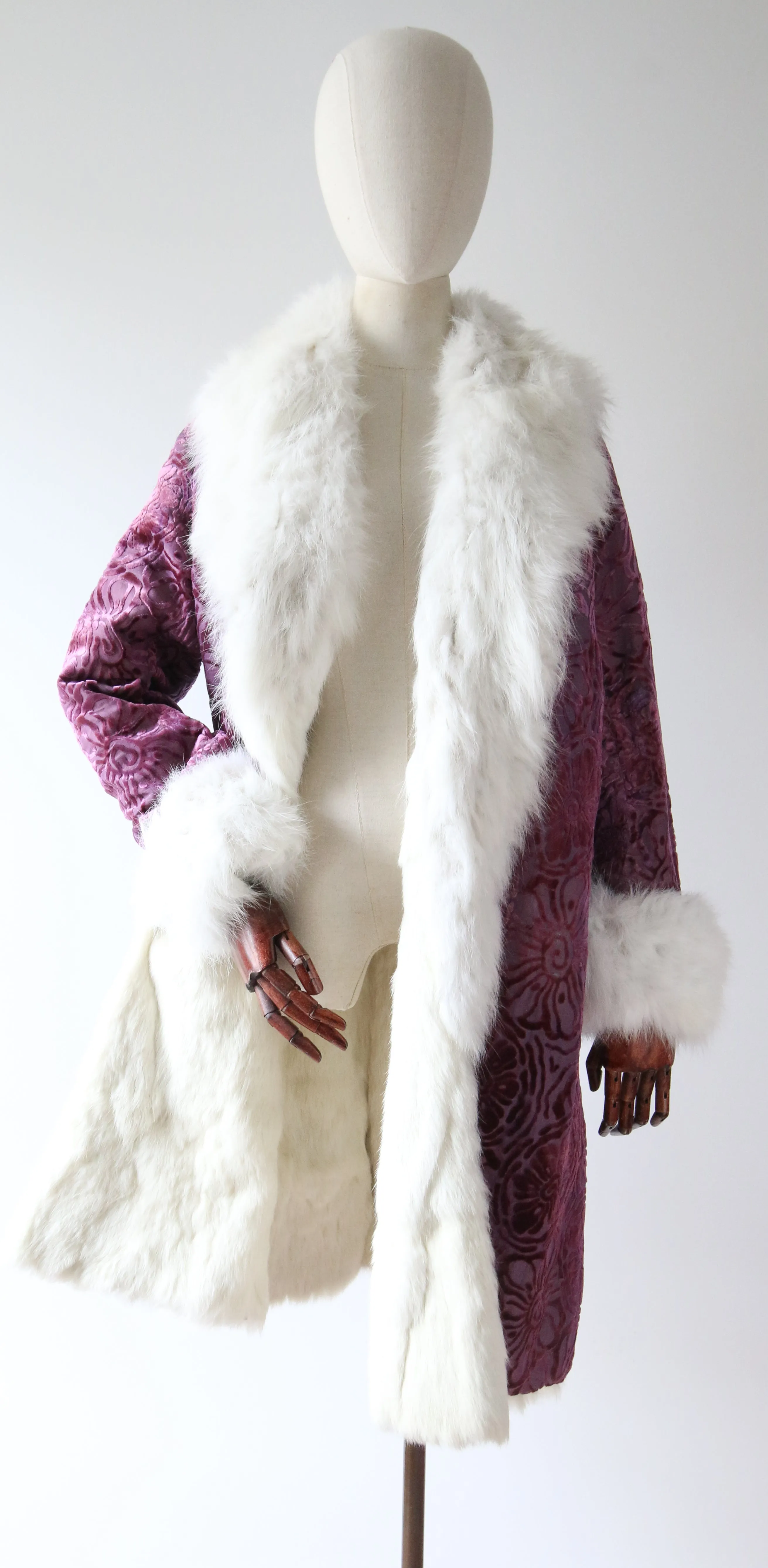"Sumptuous Violet & Purple Devoré" Vintage 1920's Silk Devoré & Coney Lined Coat UK 8-10 US 4-6