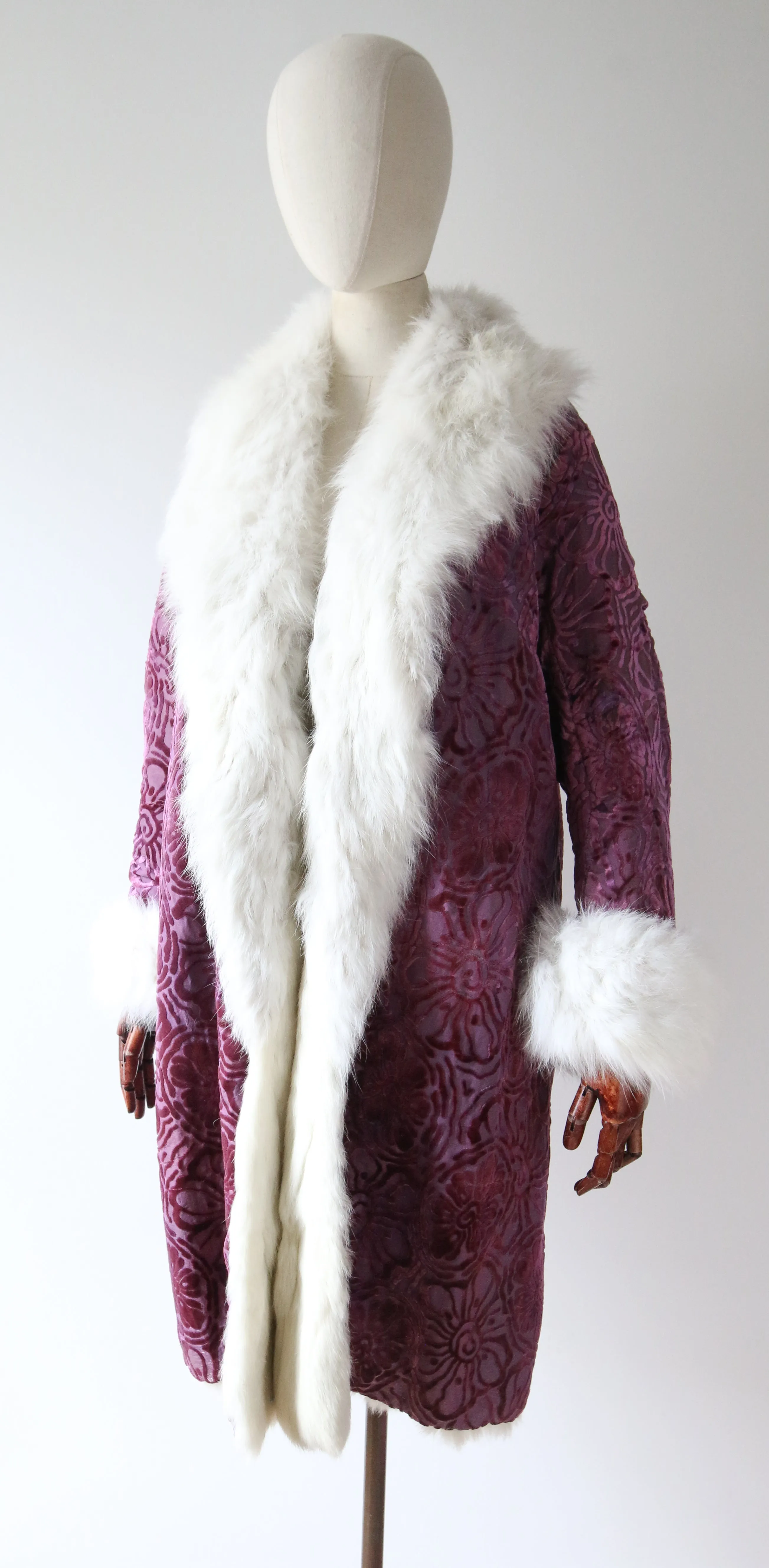 "Sumptuous Violet & Purple Devoré" Vintage 1920's Silk Devoré & Coney Lined Coat UK 8-10 US 4-6