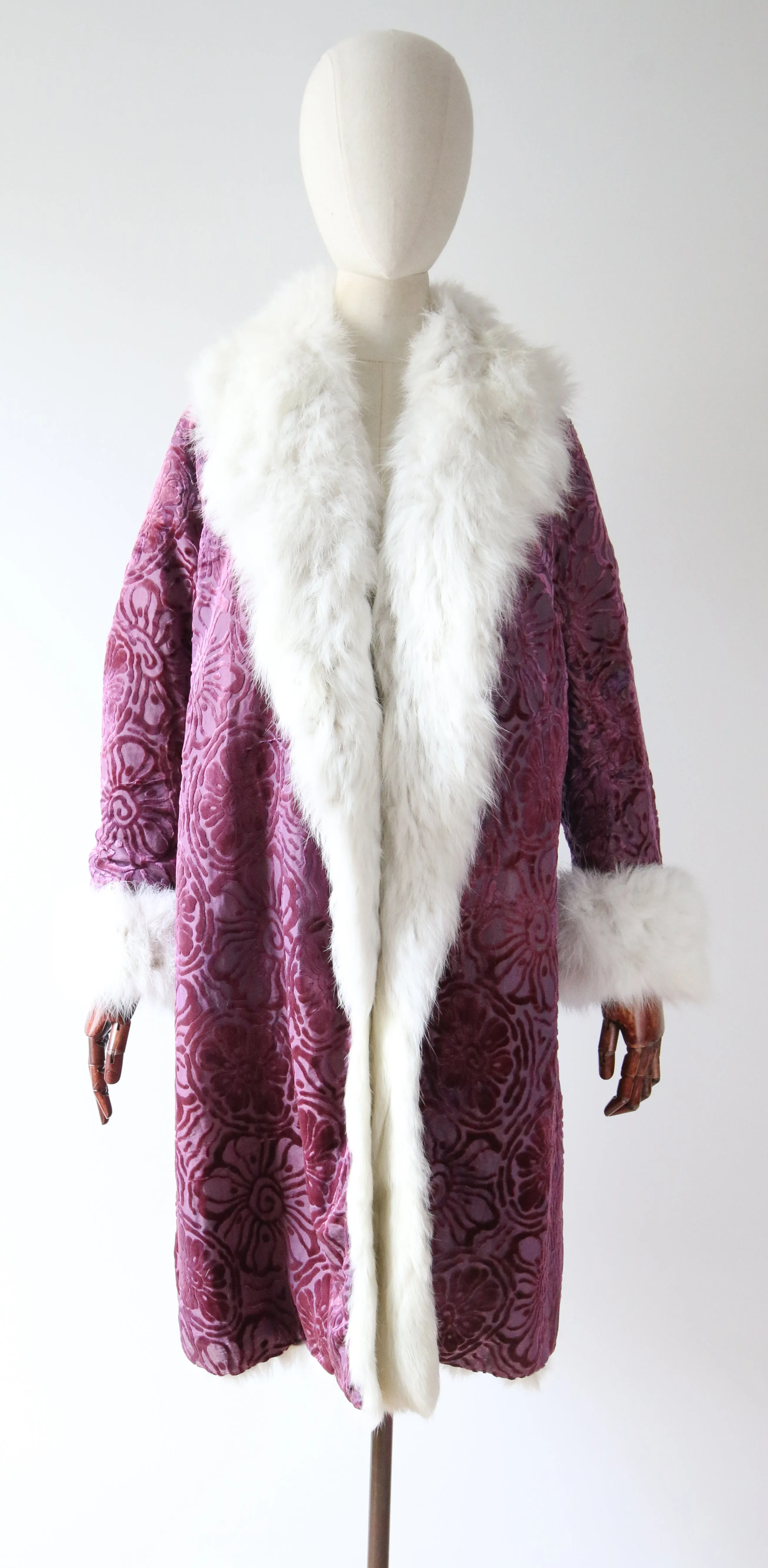 "Sumptuous Violet & Purple Devoré" Vintage 1920's Silk Devoré & Coney Lined Coat UK 8-10 US 4-6