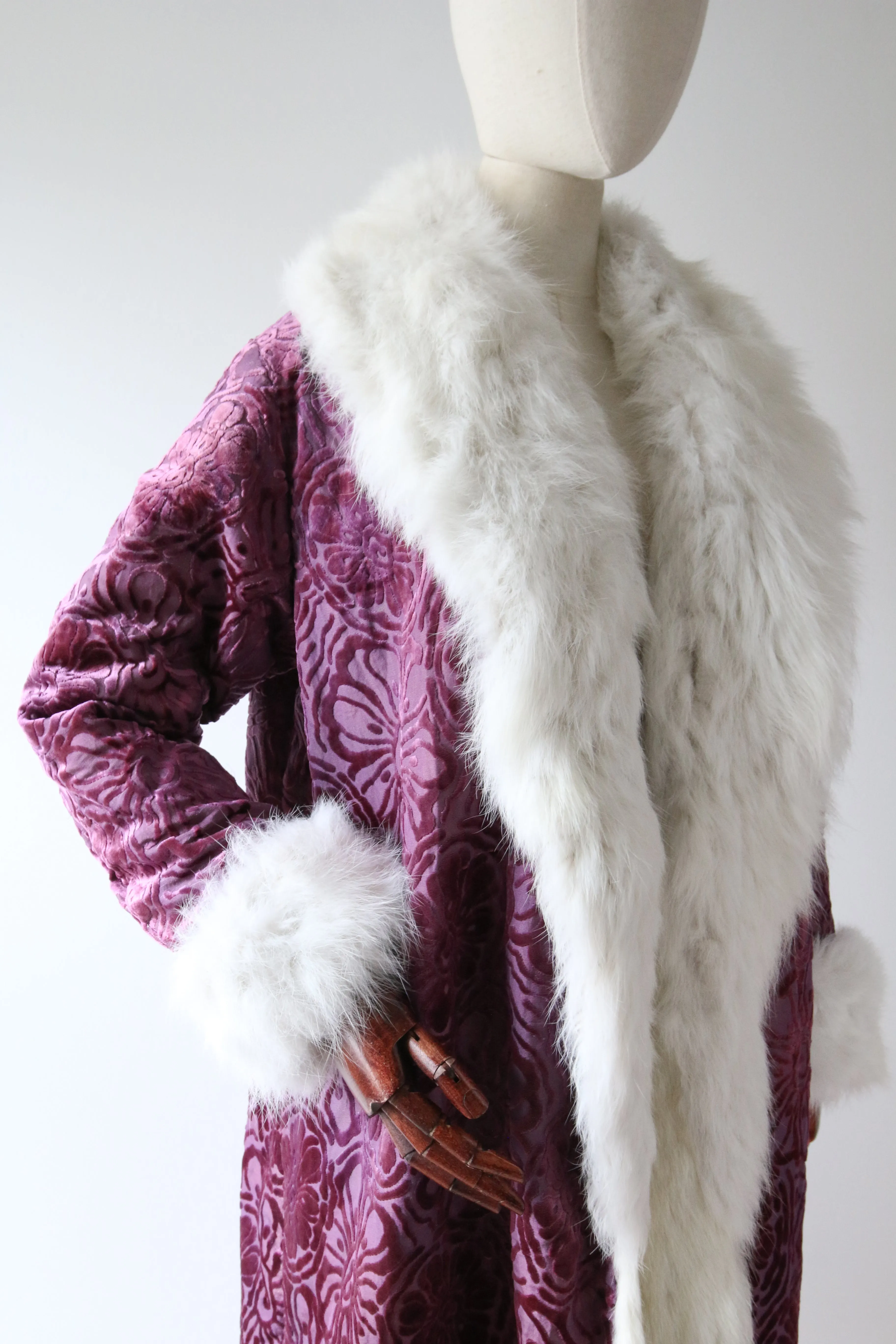 "Sumptuous Violet & Purple Devoré" Vintage 1920's Silk Devoré & Coney Lined Coat UK 8-10 US 4-6